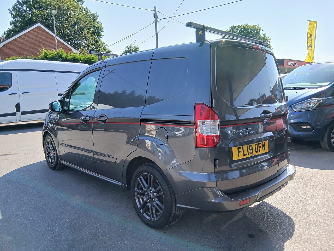 Ford Transit Courier TDCi Sport - Thumbnail 4