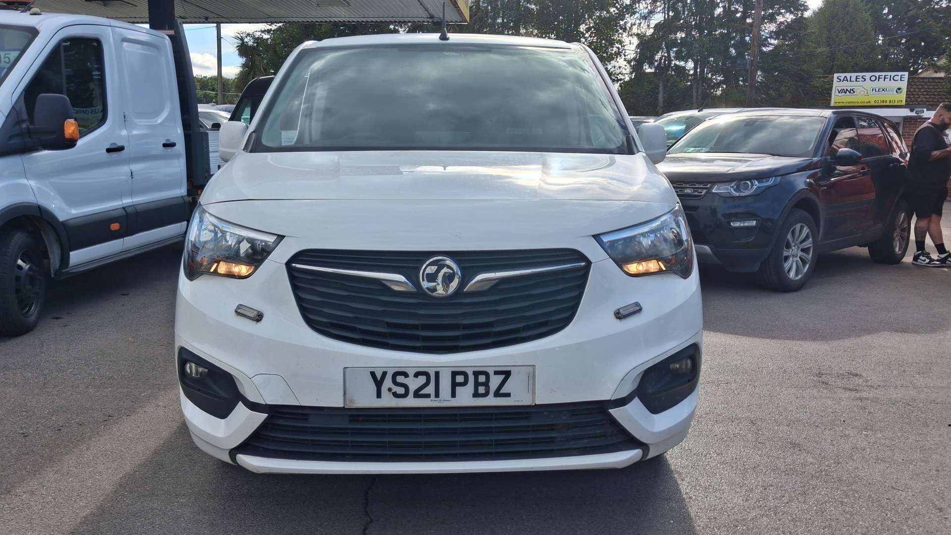 Vauxhall Combo 1.5 Turbo D 2300 Sportive Panel Van 4dr Diesel Manual L1 H1 Euro 6 (100 ps) thumbnail 2