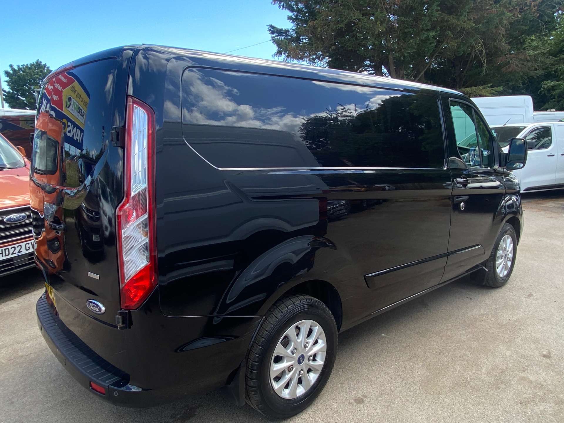 Ford Transit Custom 2.0 280 EcoBlue Limited Panel Van 5dr Diesel Manual L1 H1 Euro 6 (170 ps) thumbnail 7