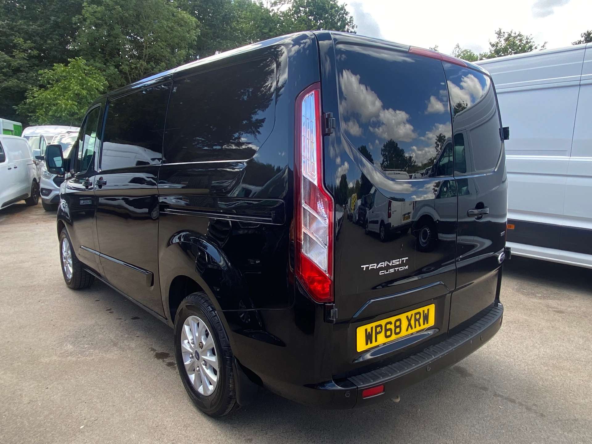 Ford Transit Custom 2.0 280 EcoBlue Limited Panel Van 5dr Diesel Manual L1 H1 Euro 6 (170 ps) thumbnail 4