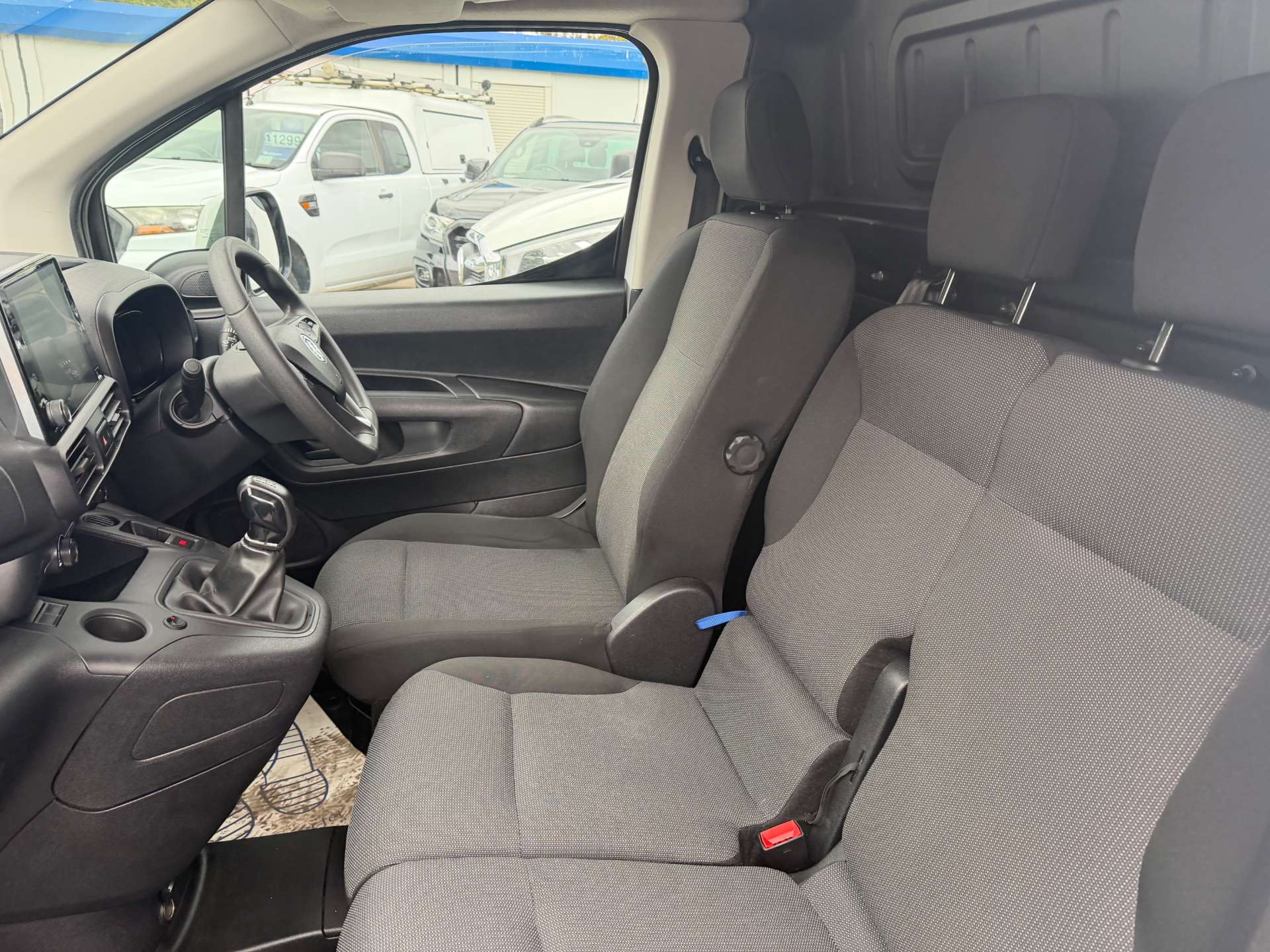 Vauxhall Combo 1.5 Turbo D 2300 Sportive Panel Van 4dr Diesel Manual L1 H1 Euro 6 (100 ps) - Thumbnail 8