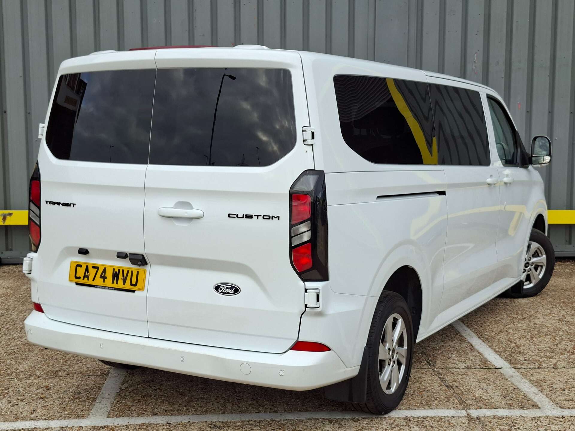 Ford Transit Custom 2.0 320 EcoBlue Limited Kombi Double Cab 5dr Diesel Manual L2 H1 Euro 6 (s/s) (136 ps) thumbnail 6