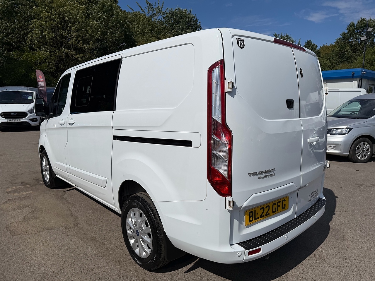 Ford Custom Limited CREW VAN - Thumbnail 4