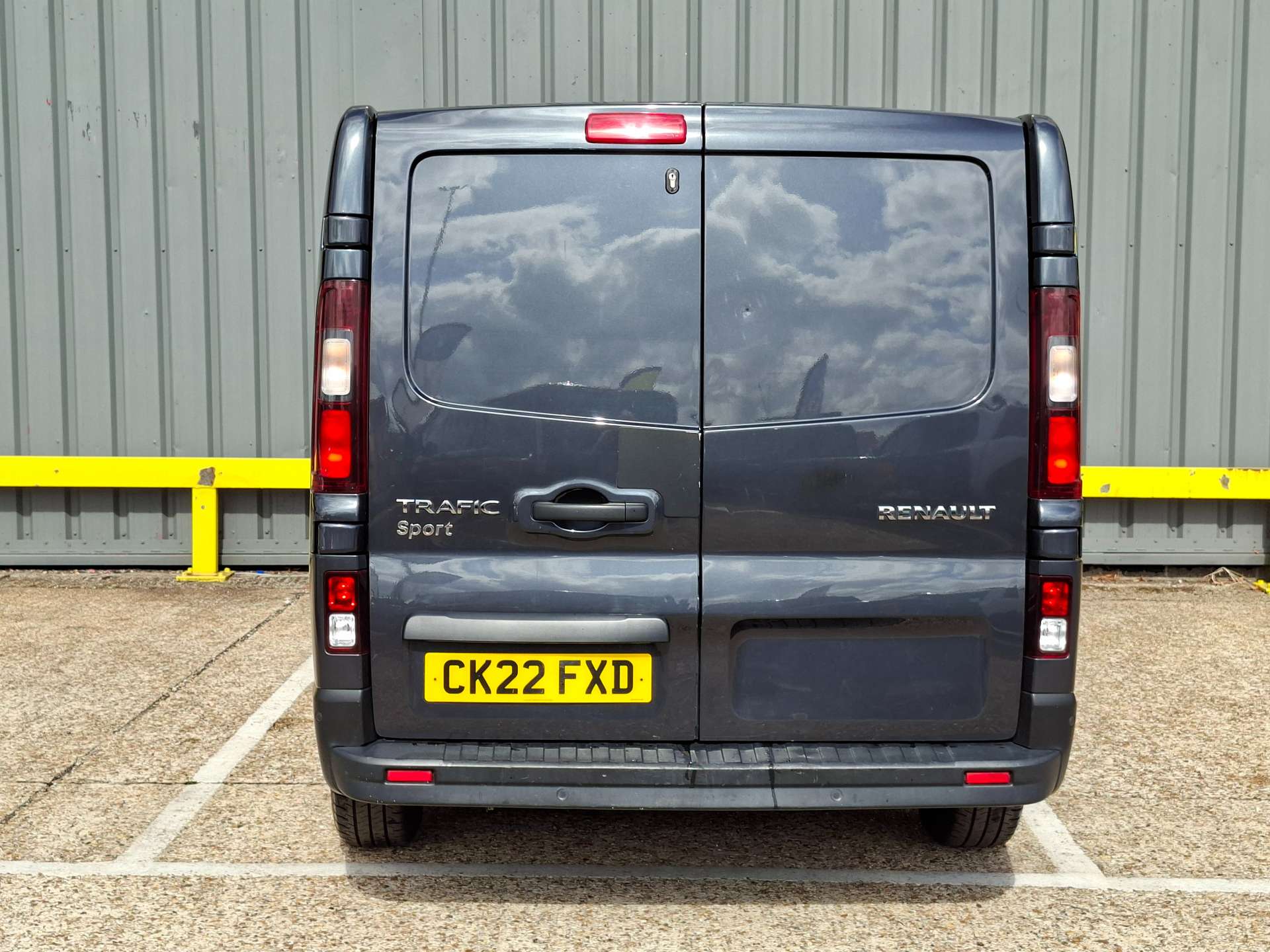 Renault Trafic 2.0 dCi Blue SL28 Sport Panel Van 5dr Diesel Manual L1 H1 Euro 6 (s/s) (130 ps) thumbnail 7