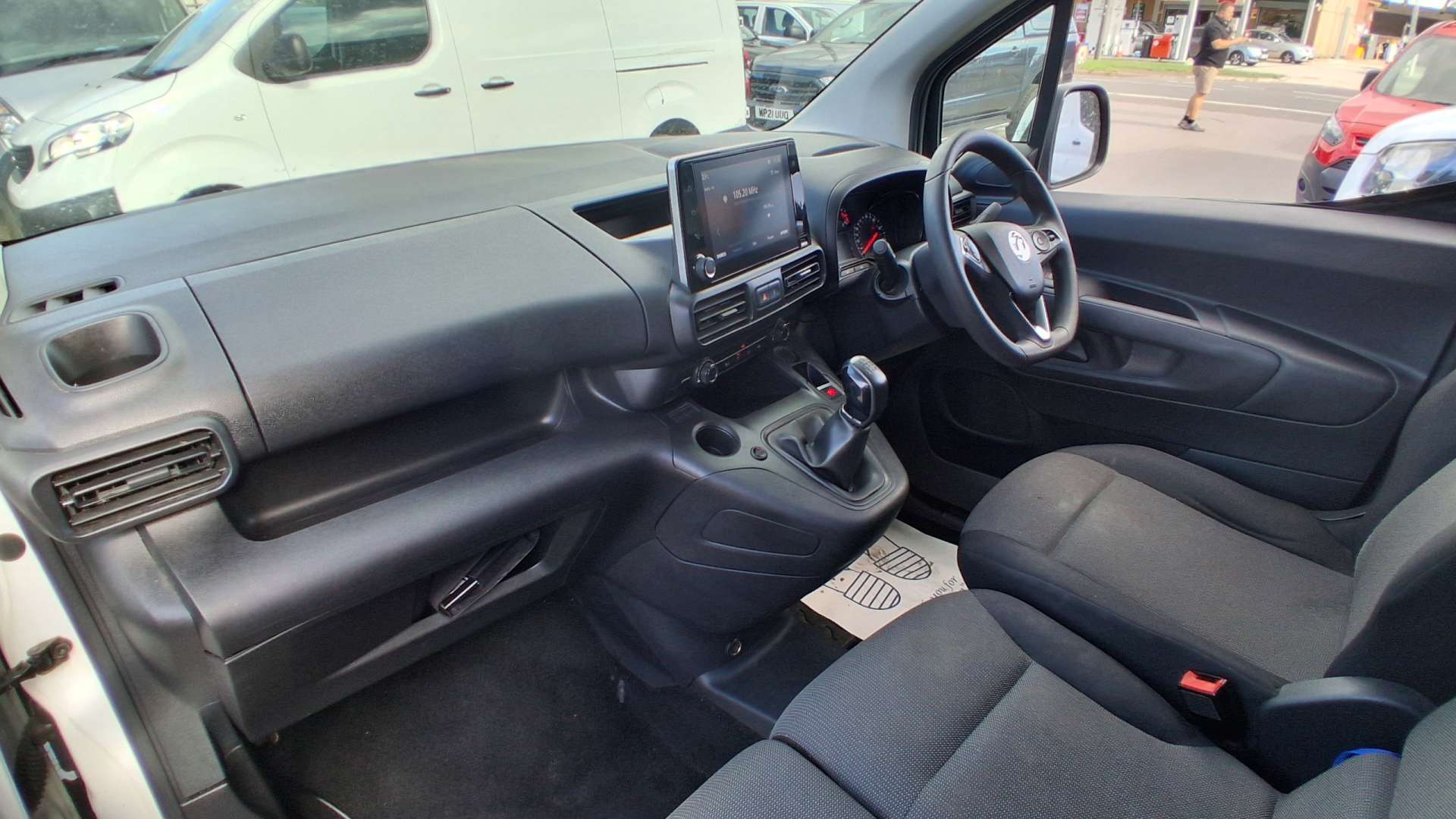 Vauxhall Combo 1.5 Turbo D 2300 Sportive Panel Van 4dr Diesel Manual L1 H1 Euro 6 (100 ps) thumbnail 7