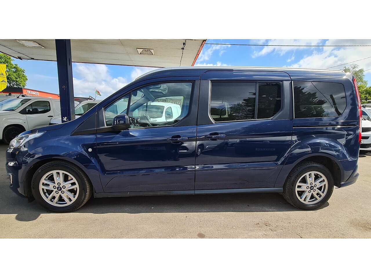 Ford ConnectTitanium MPV AUTO - Thumbnail 4