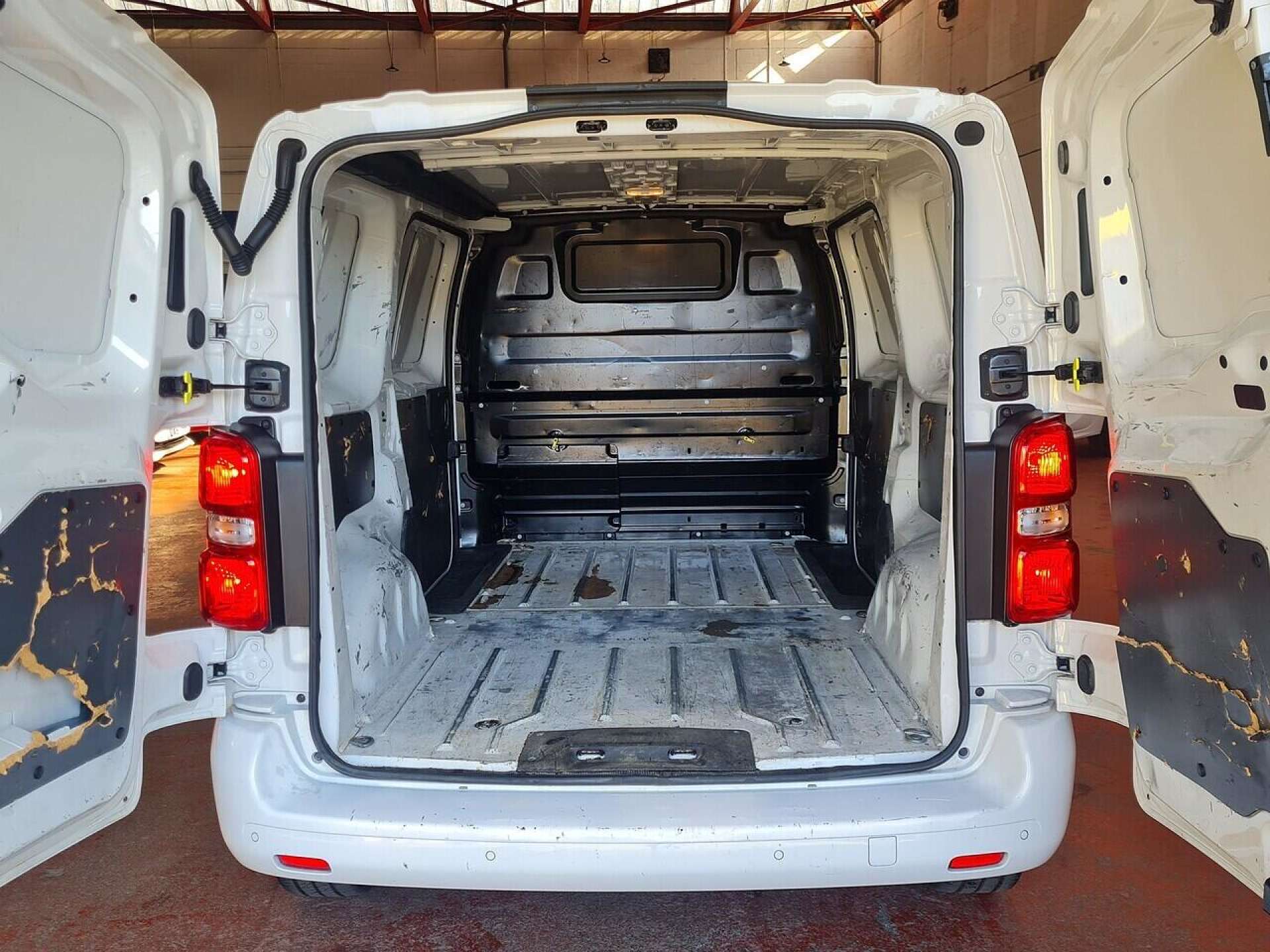 Vauxhall Vivaro Turbo D 2700 Sportive Panel Van 1.5 Manual Diesel - Thumbnail 10