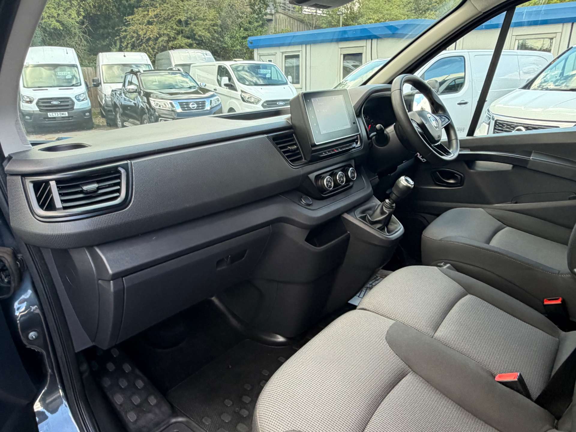 Renault Trafic 2.0 dCi Blue LL30 Business+ Panel Van 5dr Diesel Manual L2 H1 Euro 6 (s/s) (130 ps) - Thumbnail 10
