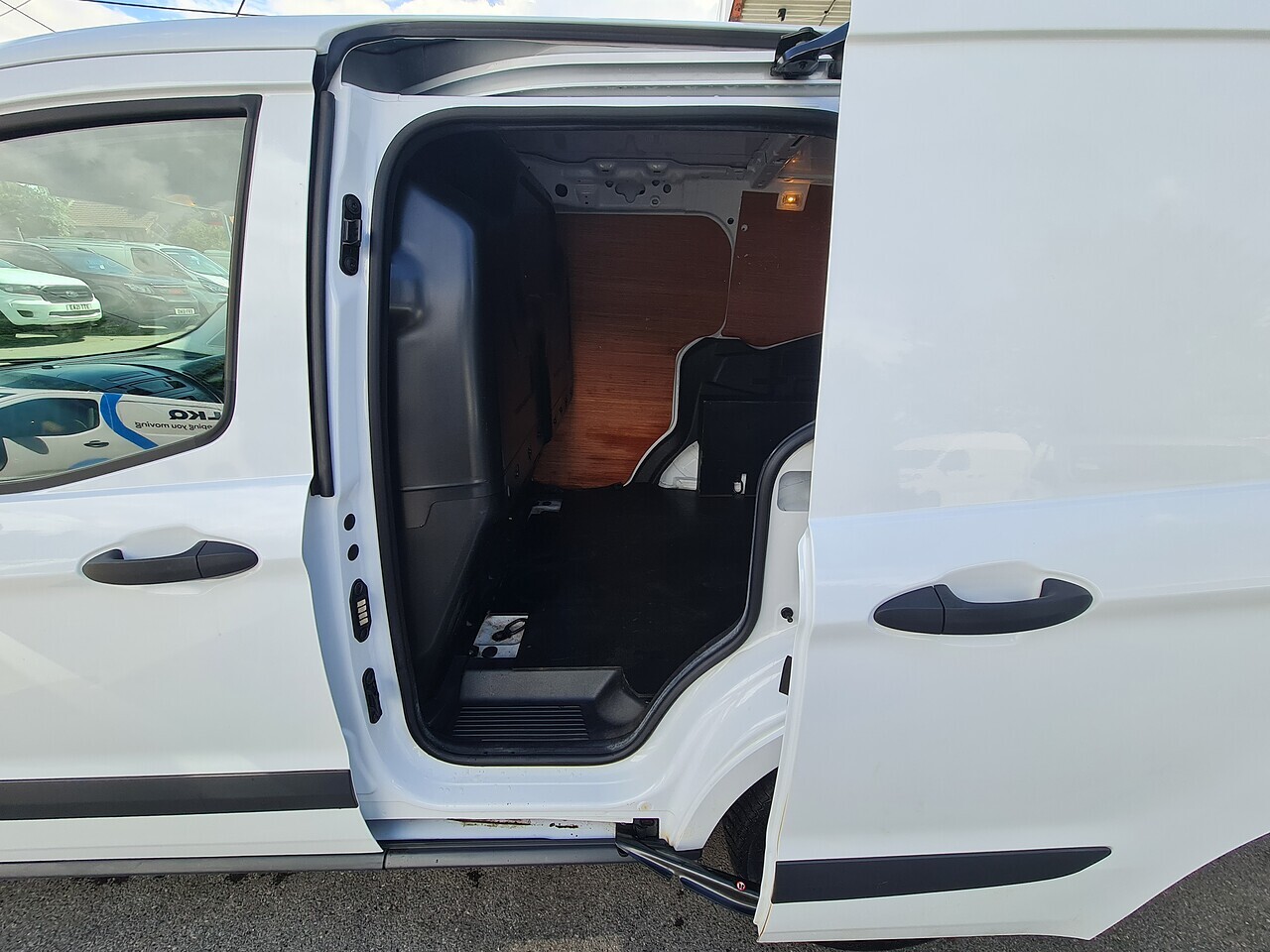 Ford Courier 1.5 TDCi Leader - Thumbnail 7