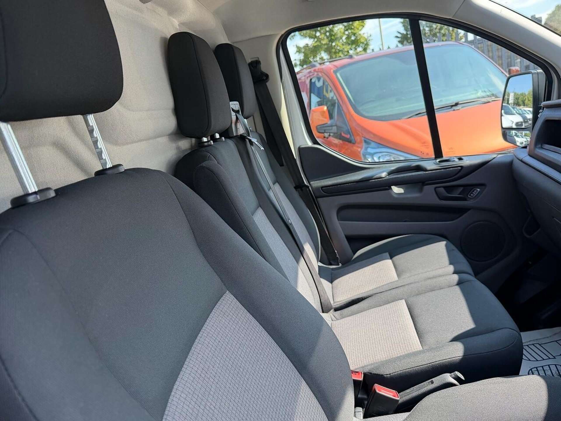 Ford Transit Custom Transit Custom 280 Base P/V L1 H1 2.0 Medium Van Manual Diesel - Thumbnail 7