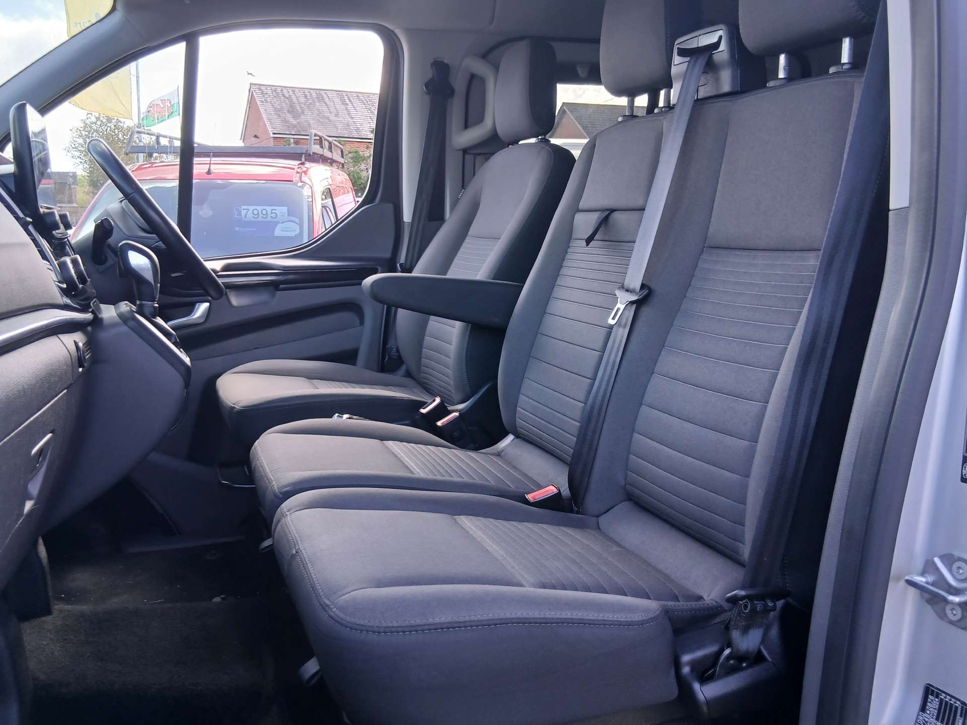 Ford Tourneo Custom 2.0 320 EcoBlue Titanium Minibus Double Cab 5dr Diesel Auto L1 Euro 6 (s/s) (130 ps) thumbnail 6