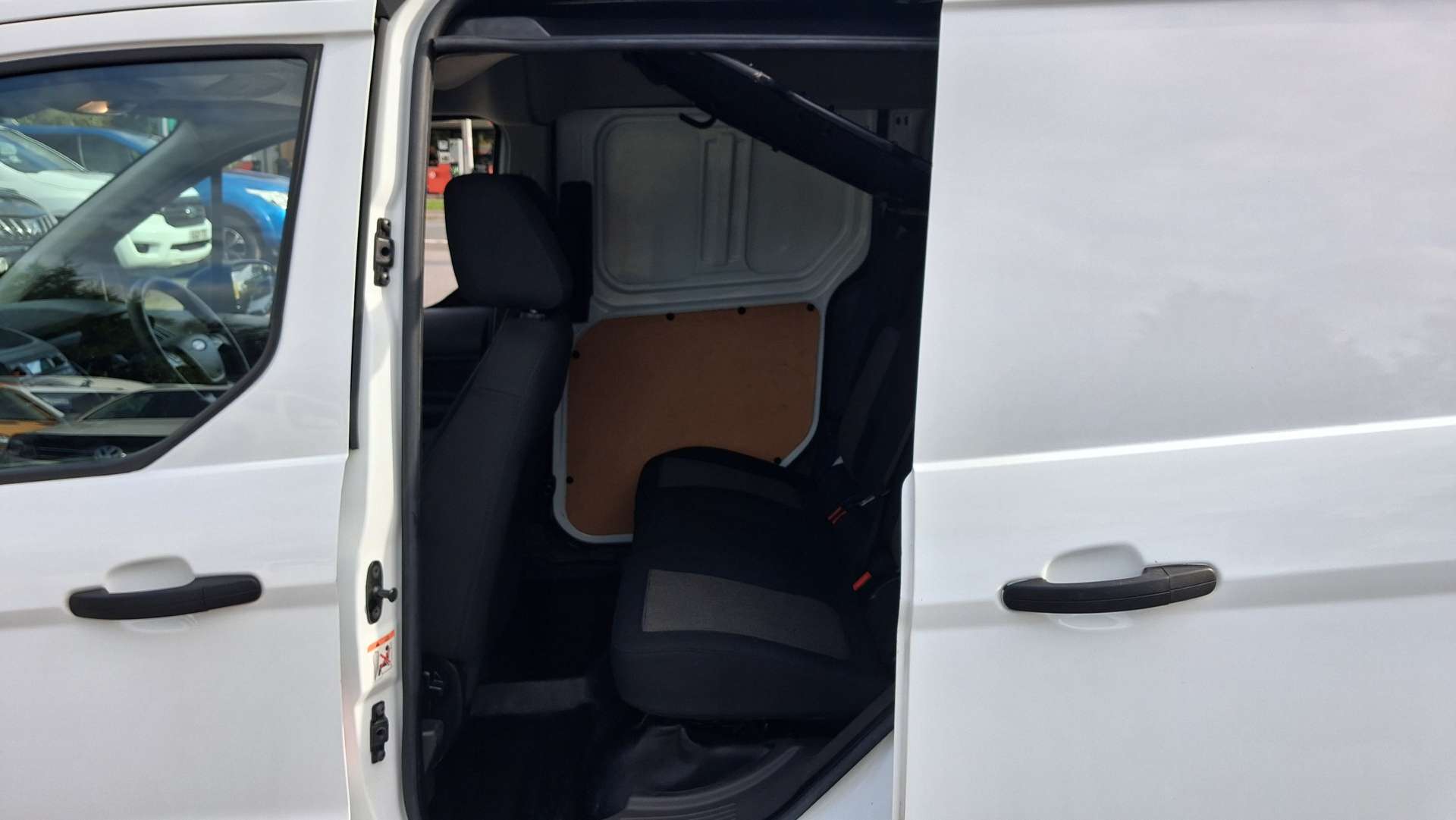 Ford Transit Connect 1.5 220 EcoBlue Crew Van Double Cab 6dr Diesel Manual L1 Euro 6 (s/s) (75 ps) - Thumbnail 10