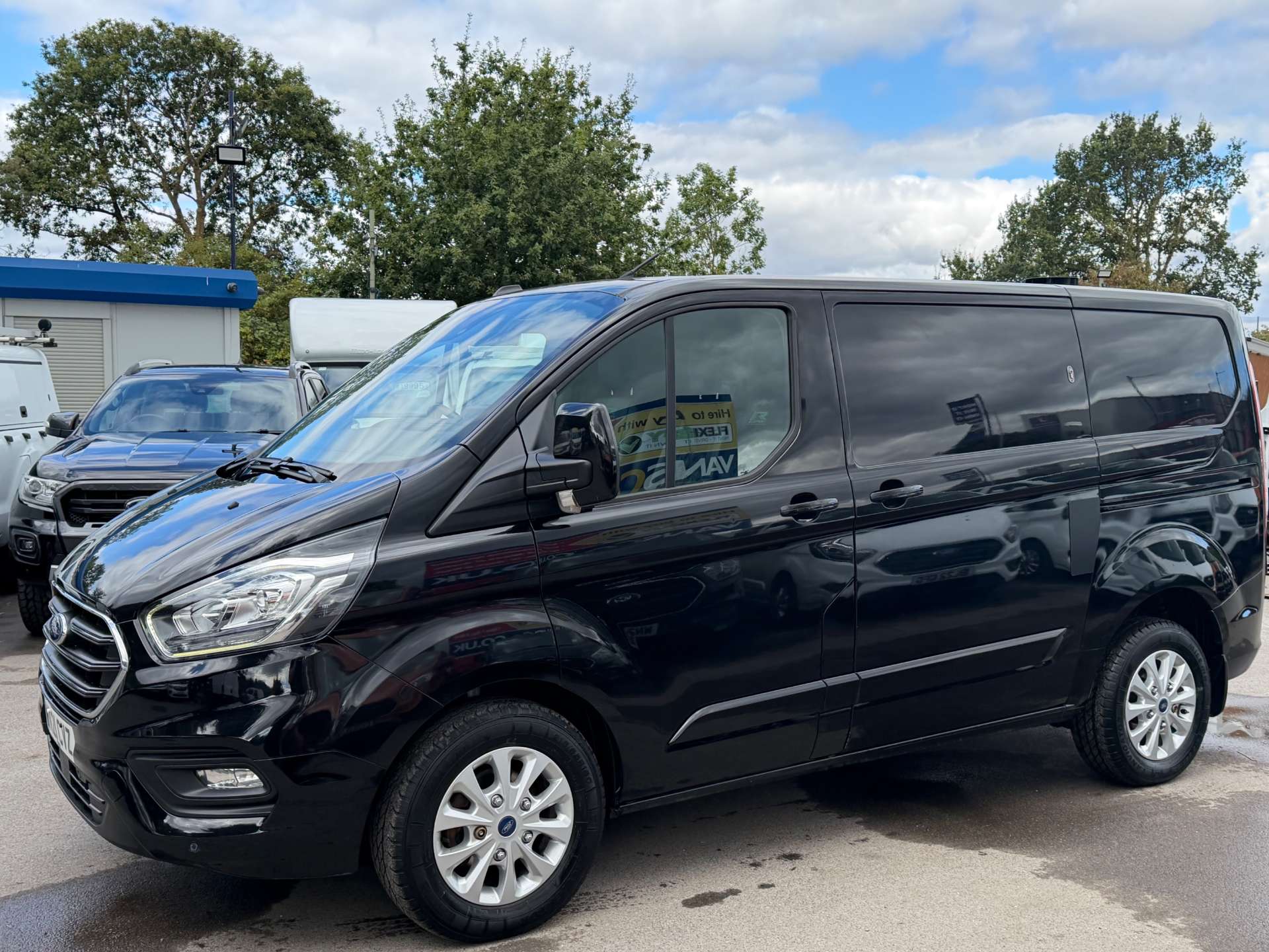 Ford Transit Custom 2.0 280 EcoBlue Limited Panel Van 5dr Diesel Manual L1 H1 Euro 6 (s/s) (130 ps) thumbnail 5