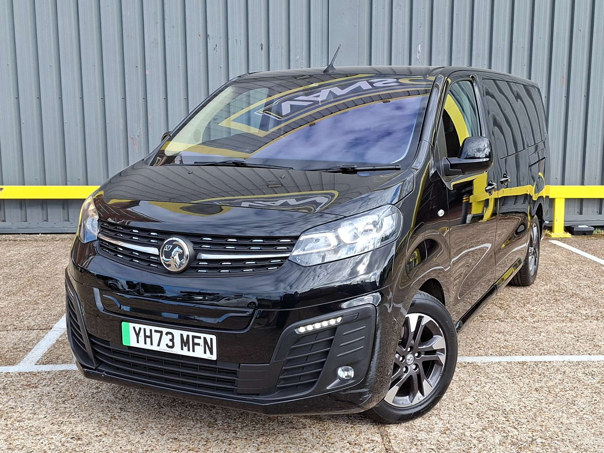 Vauxhall Vivaro Life Electric 50kWh Ultimate MPV 5dr Electric Auto LWB (8 Seat, 11kW Charger) (136 ps) thumbnail 3