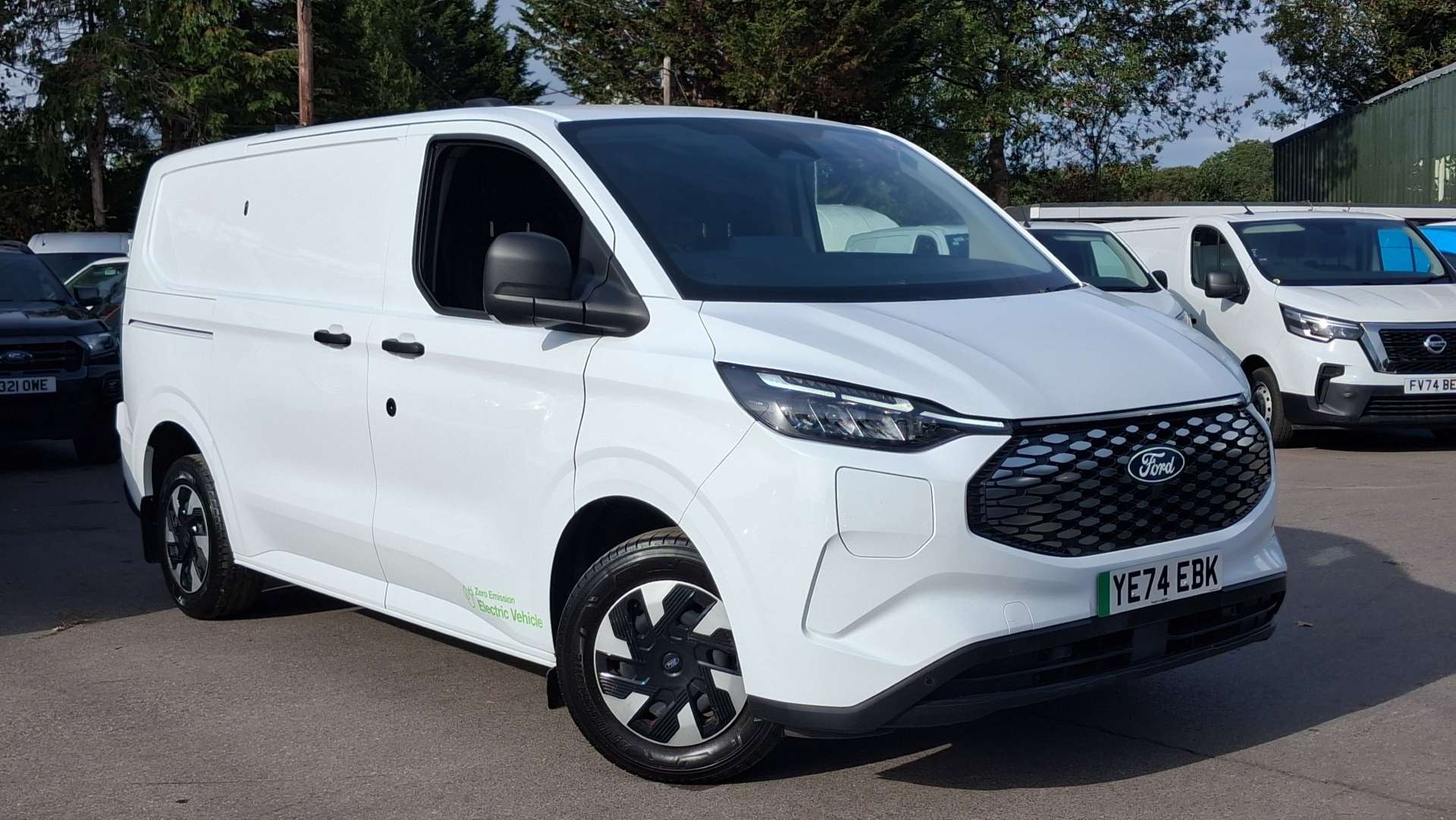 Ford E-Transit Custom 320 65kWh Trend Panel Van 5dr Electric Auto L1 H1 (136 ps) thumbnail 2