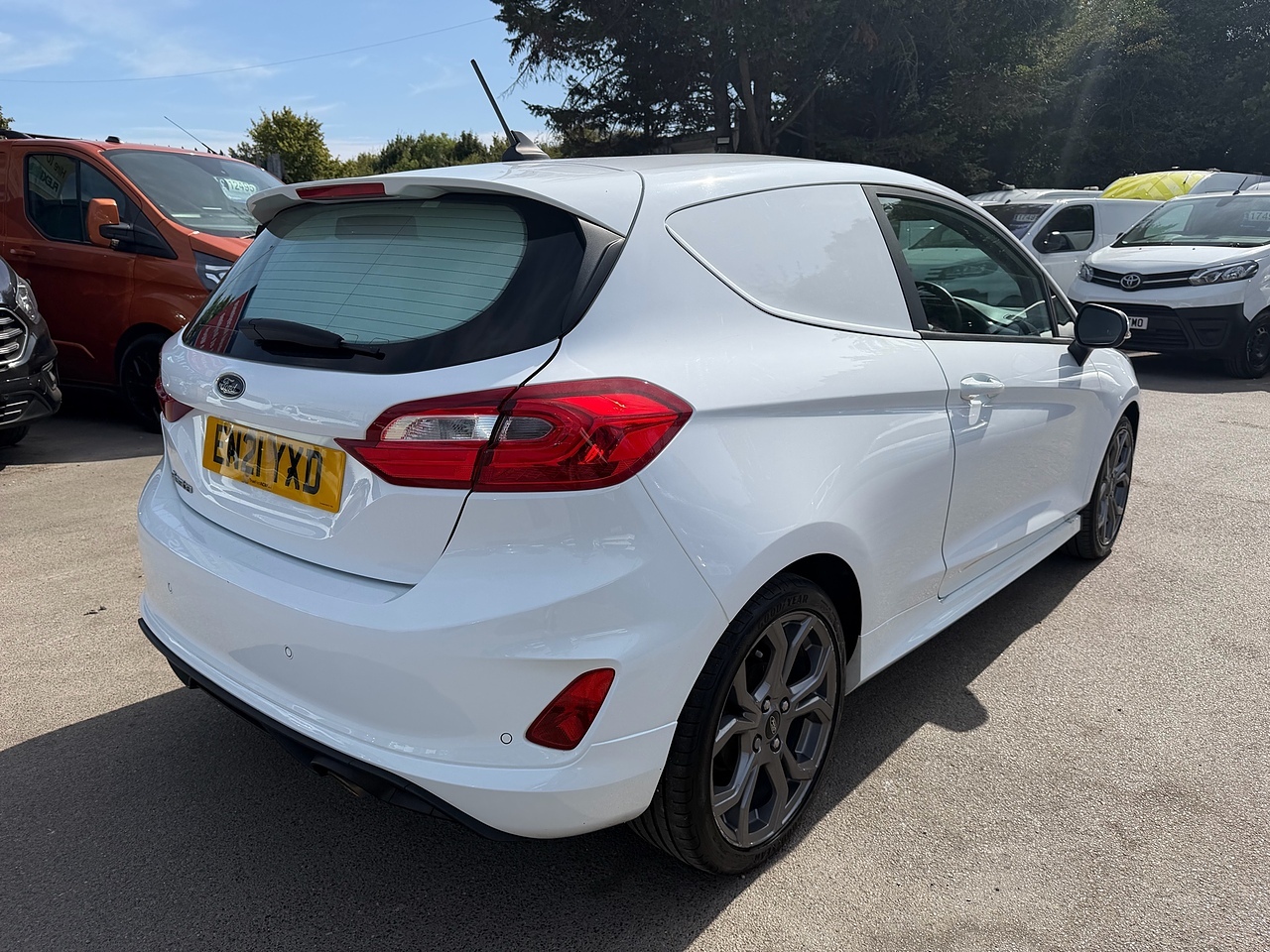 Ford Fiesta Van 1.0T EcoBoost Sport - Thumbnail 8