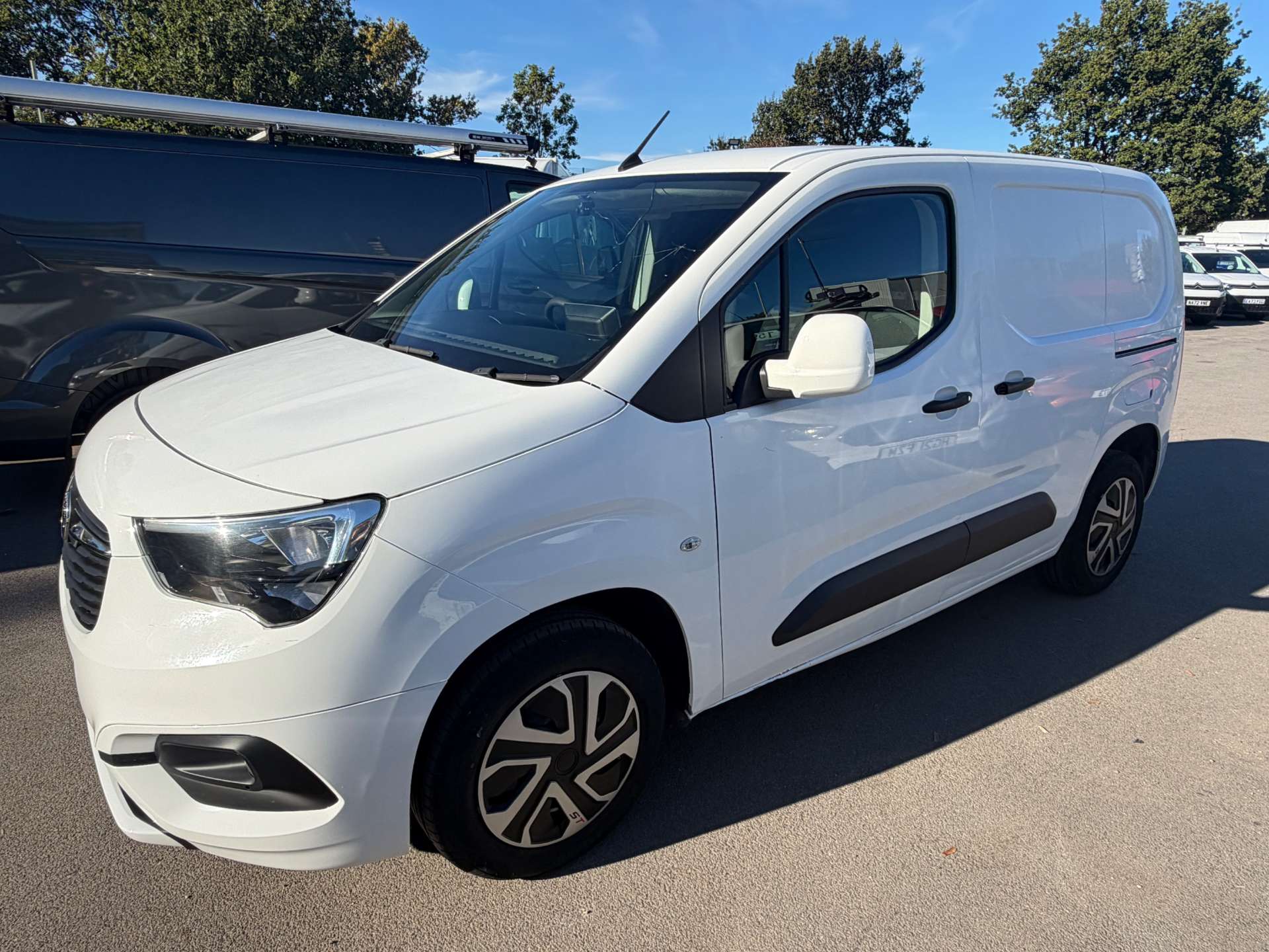 Vauxhall Combo 1.5 Turbo D 2300 Sportive Panel Van 4dr Diesel Manual L1 H1 Euro 6 (100 ps) thumbnail 5
