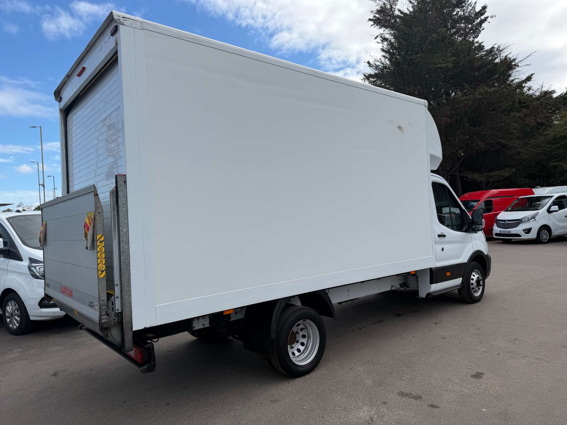 Ford Transit 2.0 350 EcoBlue HD Leader Chassis Cab 2dr Diesel Manual RWD L4 Euro 6 (s/s) (DRW) (130 ps) - Thumbnail 7