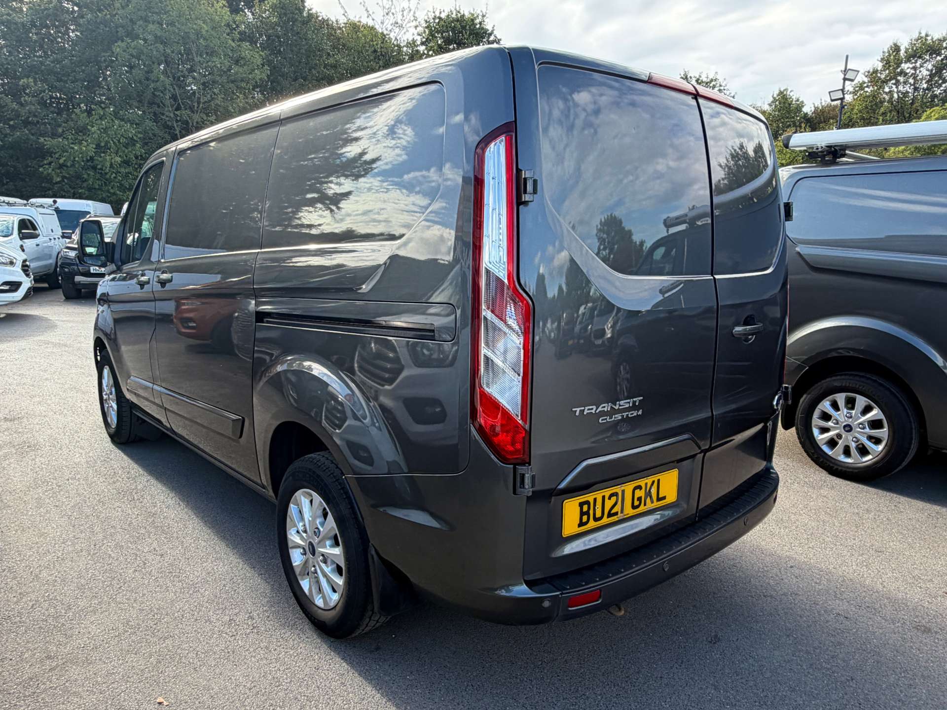 Ford Transit Custom 2.0 280 EcoBlue Limited Panel Van 5dr Diesel Manual L1 H1 Euro 6 (s/s) (130 ps) thumbnail 7