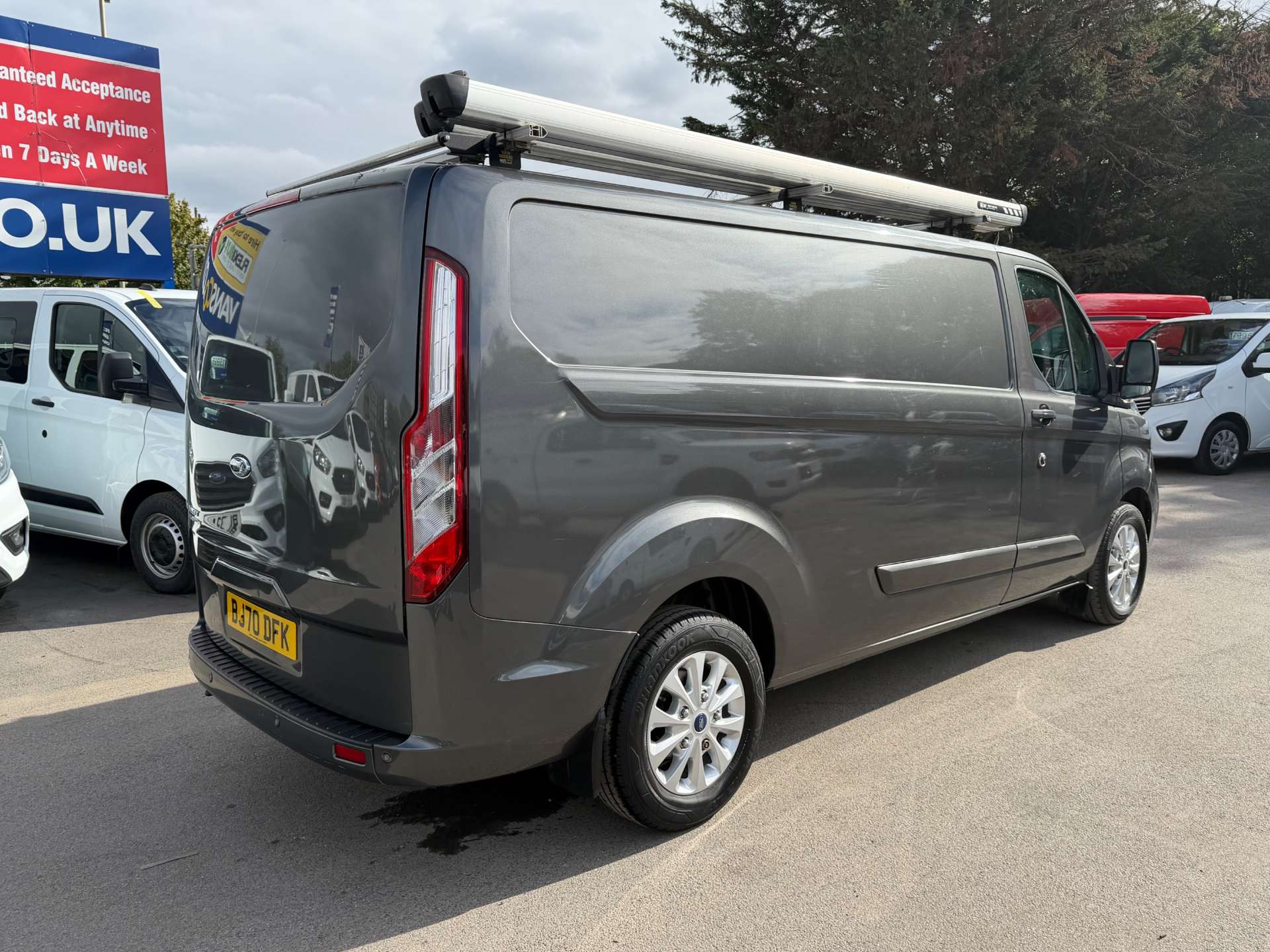 Ford Transit Custom 2.0 320 EcoBlue Limited Panel Van 5dr Diesel Auto L2 H1 Euro 6 (s/s) (170 ps) thumbnail 5