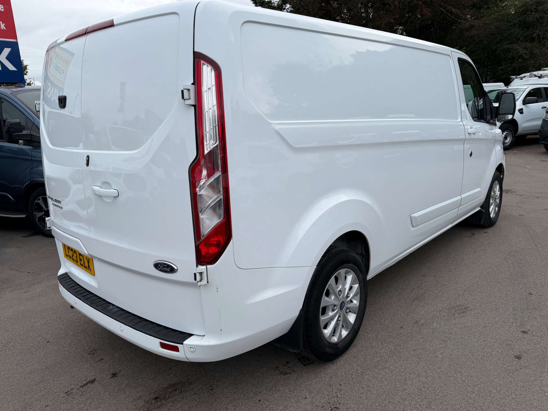 Ford Transit Custom 2.0 300 EcoBlue Limited Panel Van 5dr Diesel Manual L2 H1 Euro 6 (s/s) (130 ps) - Thumbnail 8