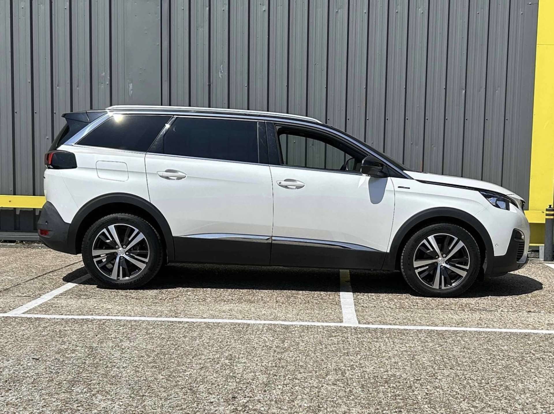 Peugeot 5008 PureTech GT Line SUV 1.2 Manual Petrol thumbnail 8