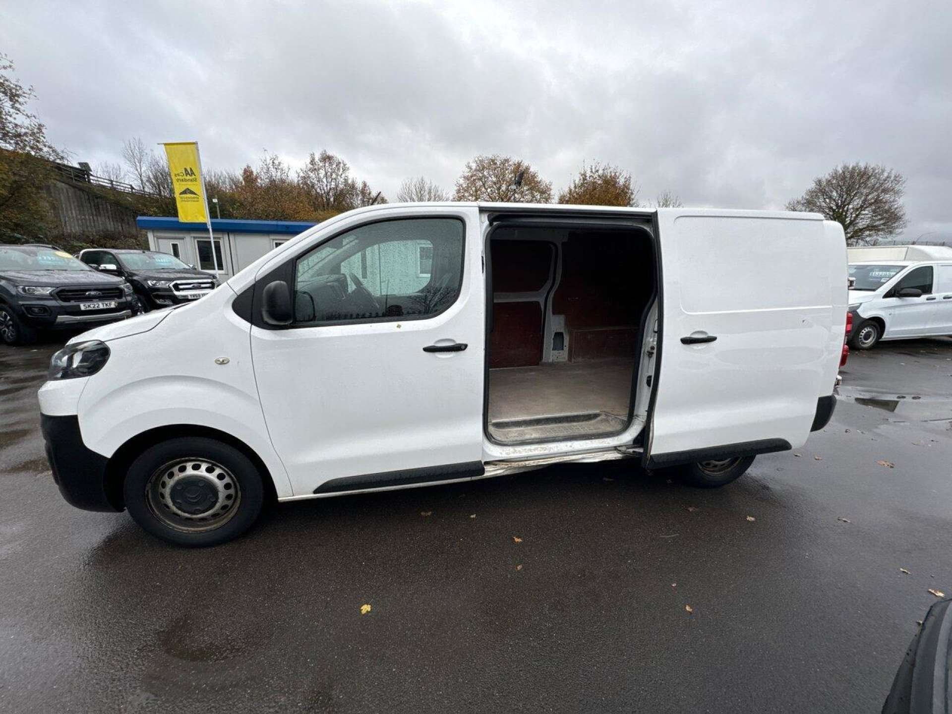 Citroen Dispatch 1.5 BlueHDi 1200 Enterprise XL Panel Van 6dr Diesel Manual FWD 3 Euro 6 (s/s) (100 ps) thumbnail 5