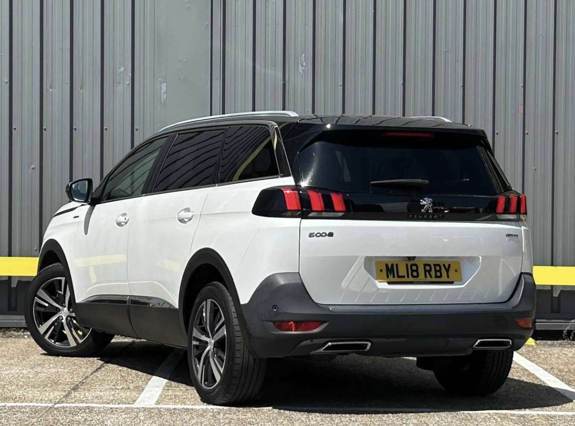 Peugeot 5008 PureTech GT Line SUV 1.2 Manual Petrol thumbnail 5