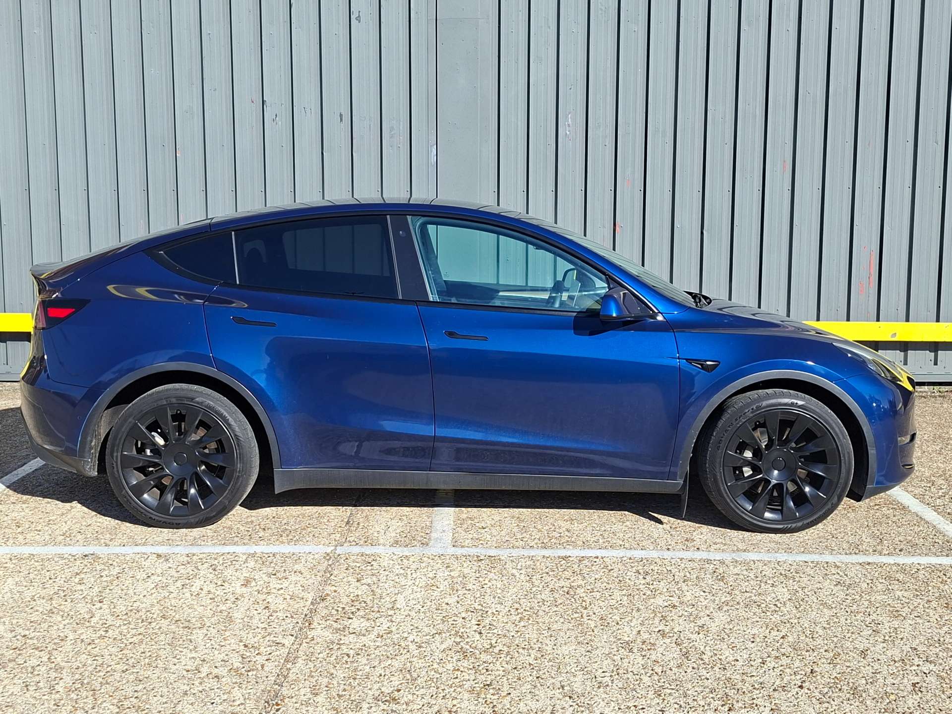 Tesla Model Y (Dual Motor) Long Range SUV 5dr Electric Auto 4WDE (384 bhp) thumbnail 5