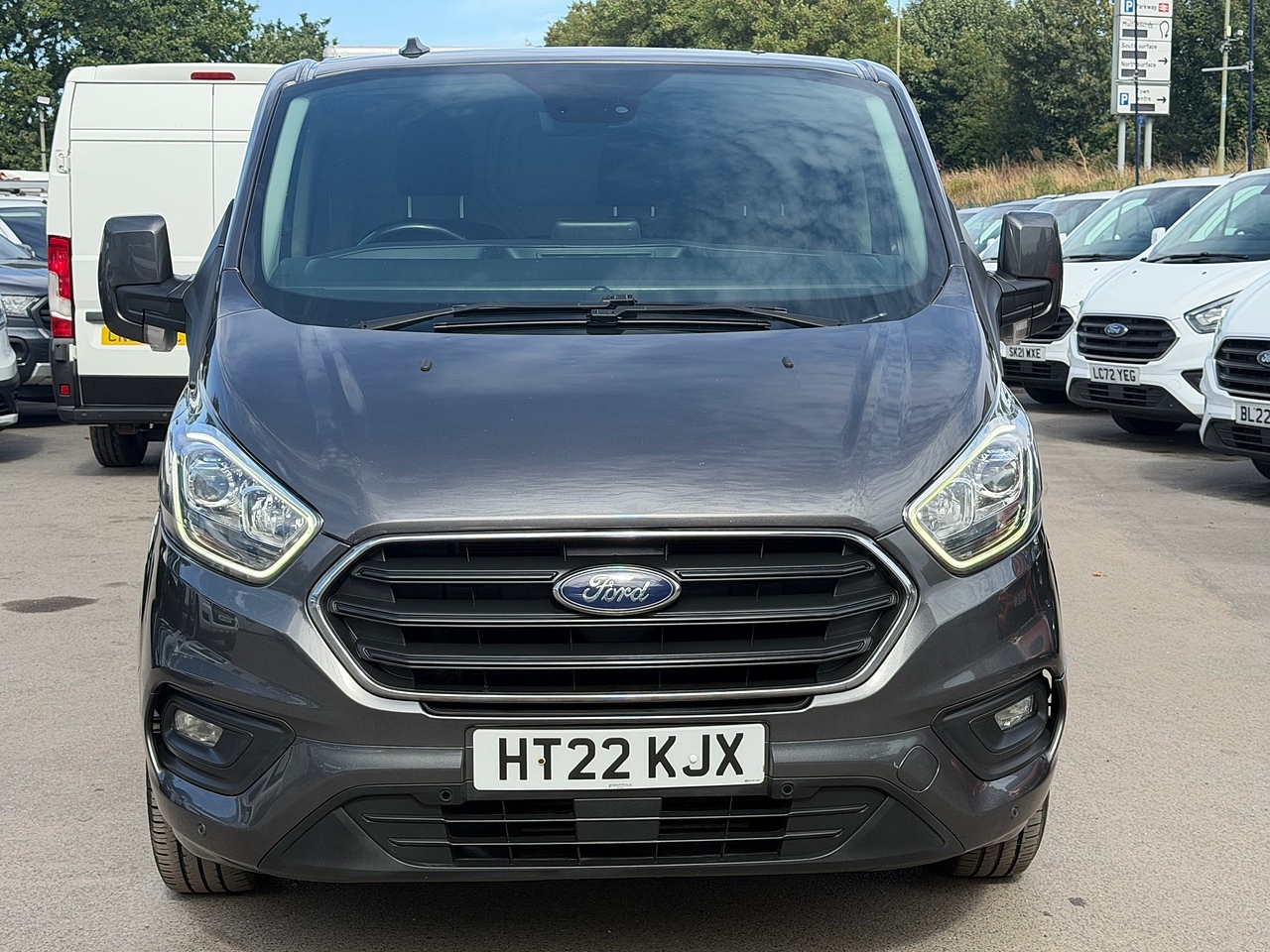 Ford Custom 300 Limited LWB - Thumbnail 3