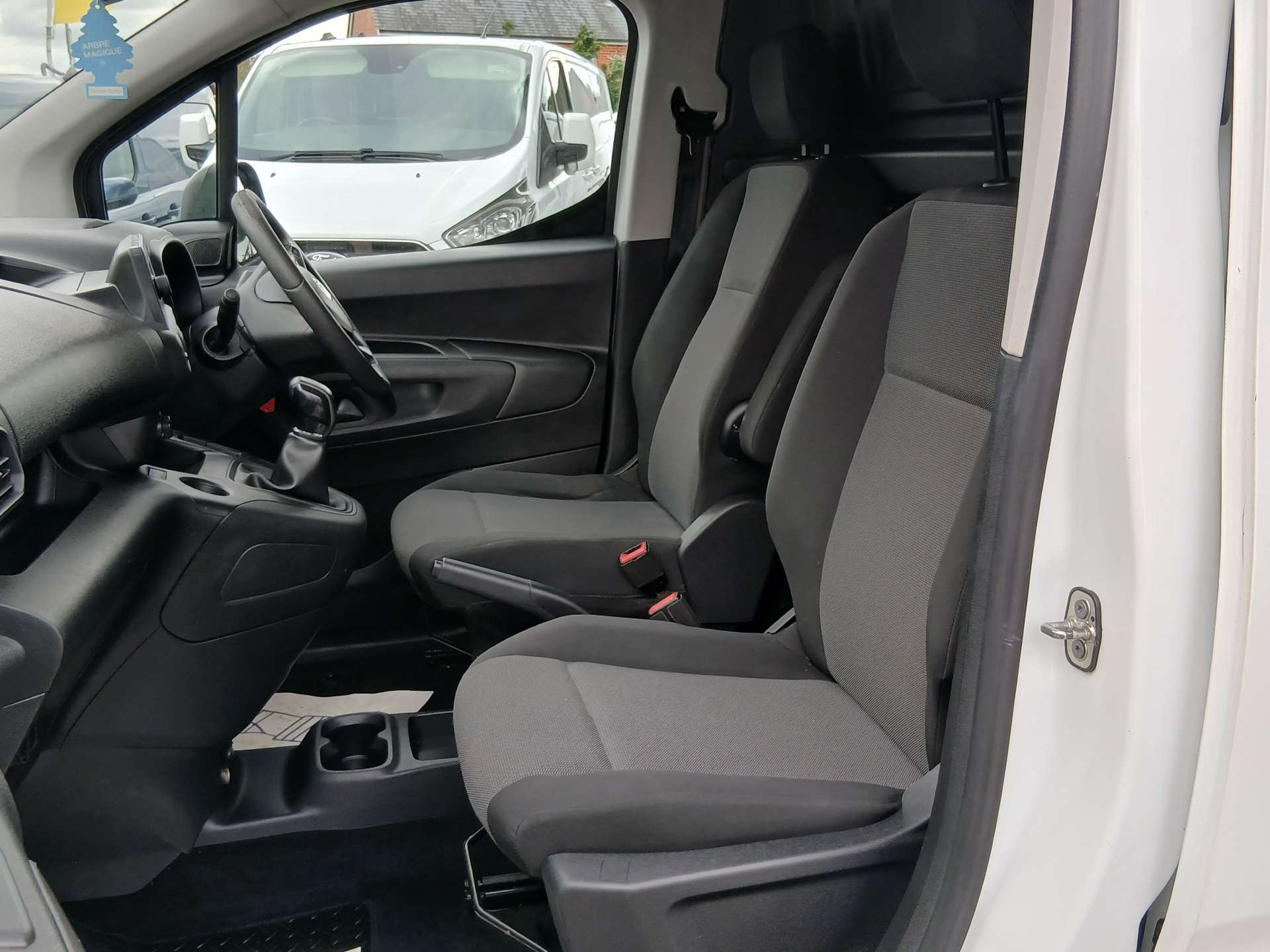 Vauxhall Combo 1.5 Turbo D 2000 Sportive Panel Van 4dr Diesel Manual L1 H1 Euro 6 (s/s) (100 ps) thumbnail 7