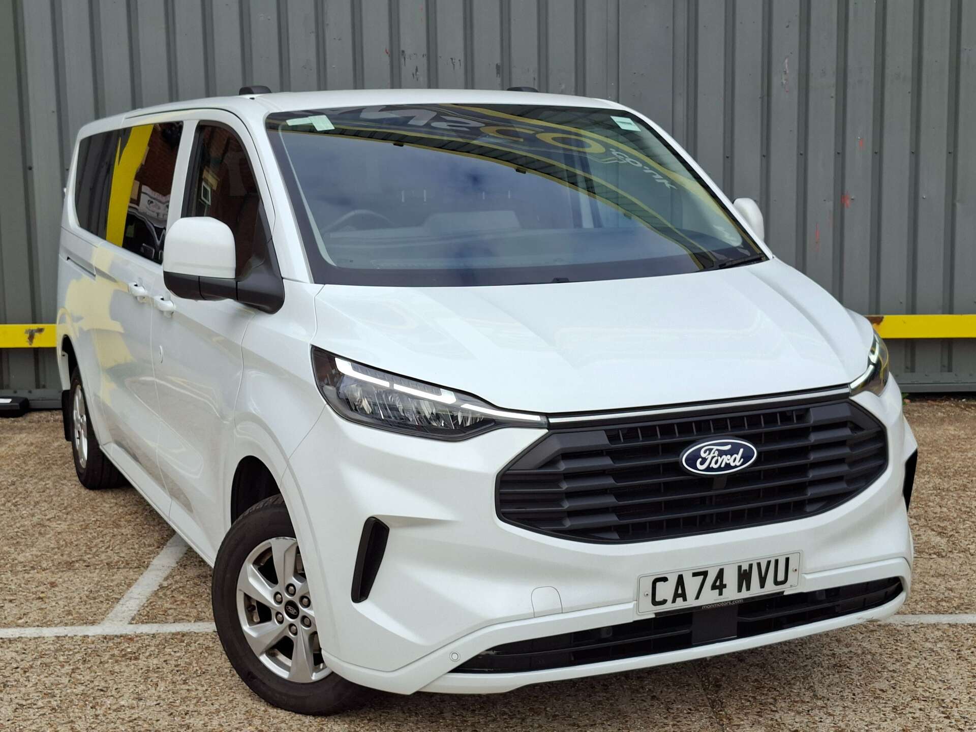 Ford Transit Custom 2.0 320 EcoBlue Limited Kombi Double Cab 5dr Diesel Manual L2 H1 Euro 6 (s/s) (136 ps) thumbnail 3