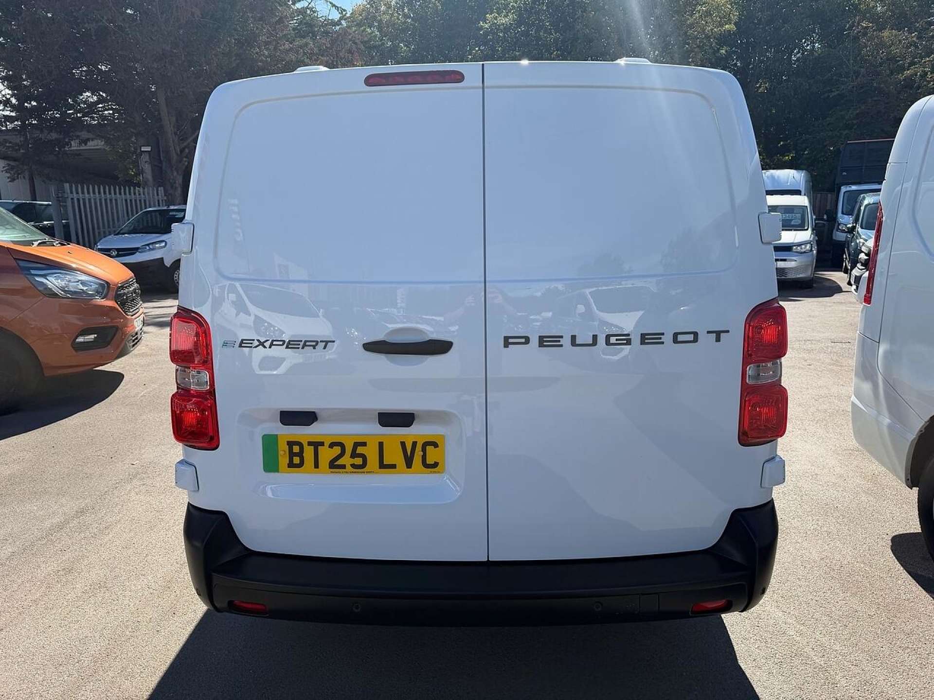 Peugeot e-Expert 75kWh Professional Long Panel Van 6dr Electric Auto LWB (11kW Charger) (136 ps) thumbnail 6