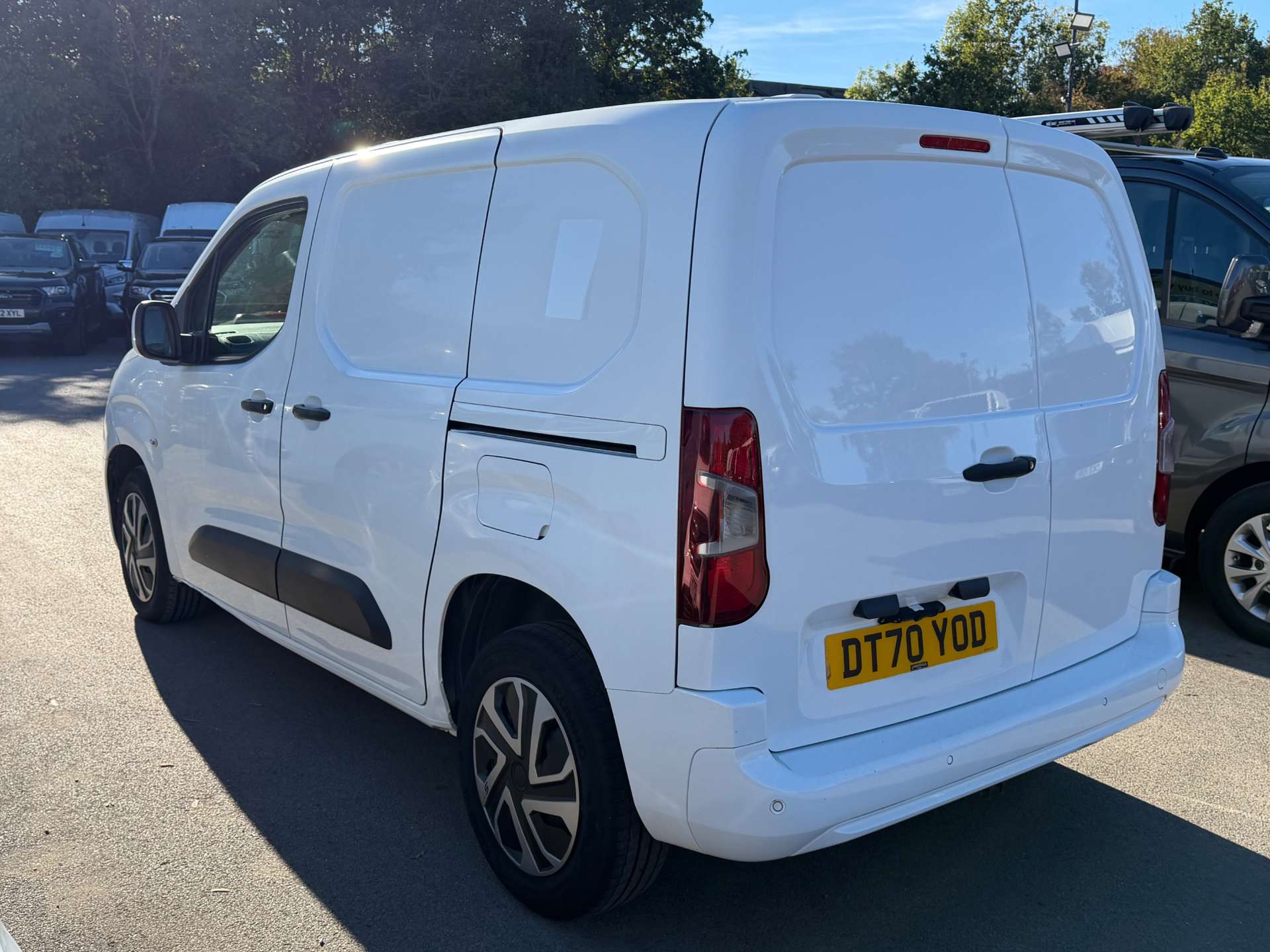 Vauxhall Combo 1.5 Turbo D 2300 Sportive Panel Van 4dr Diesel Manual L1 H1 Euro 6 (100 ps) thumbnail 6