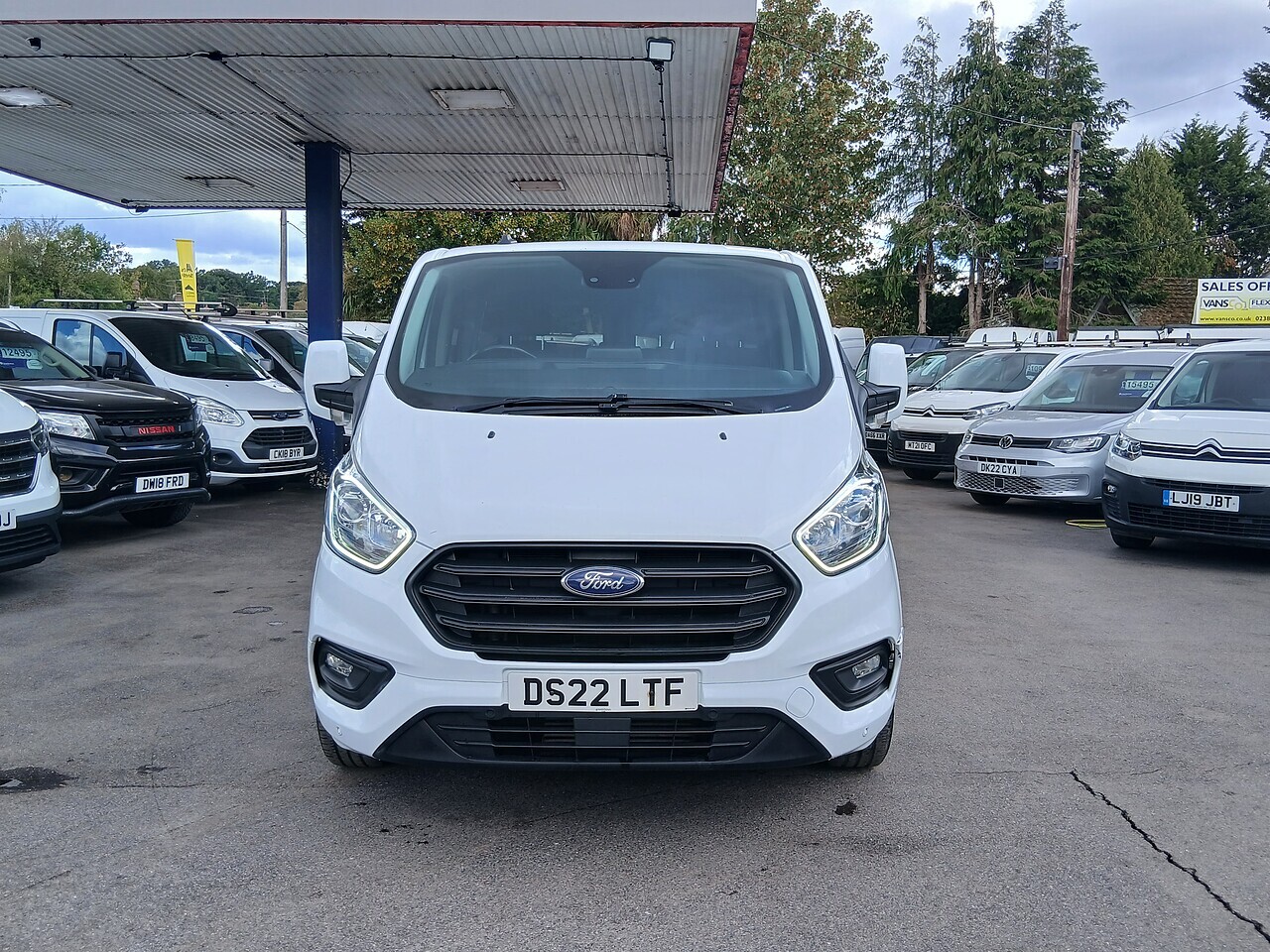 Ford Custom 300 CREW VAN Trend - Thumbnail 2