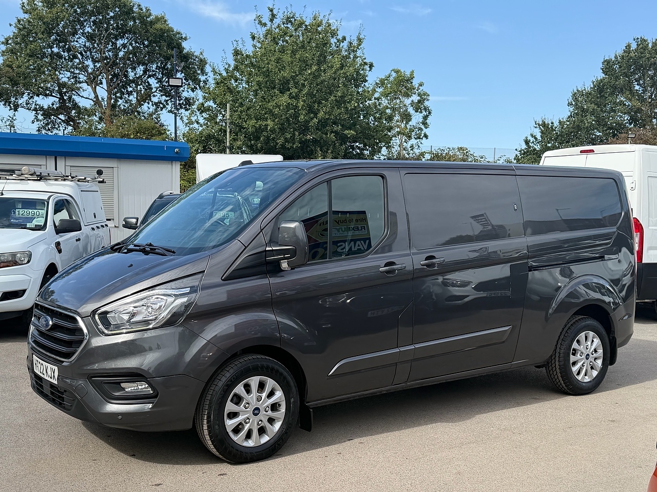 Ford Custom 300 Limited LWB - Thumbnail 2