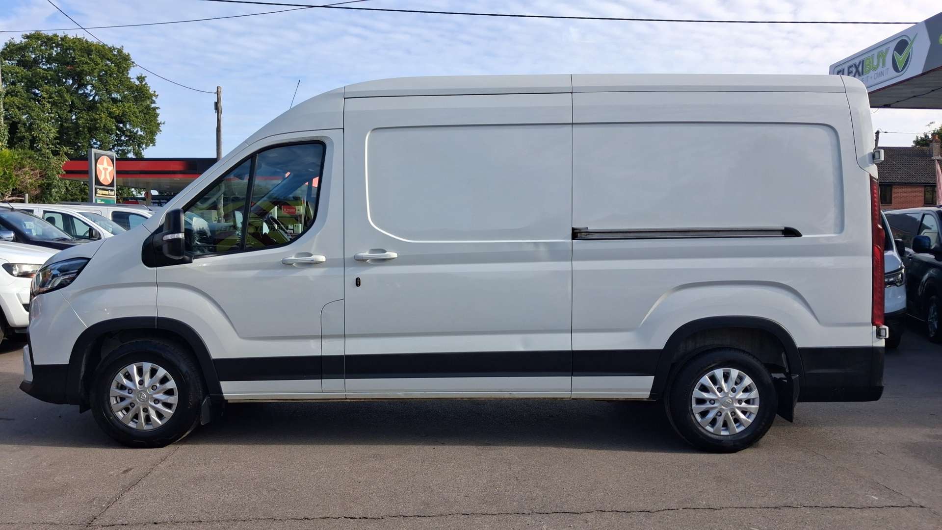 MAXUS Deliver 9 2.0 D20 LUX Panel Van 5dr Diesel Manual FWD L3 H2 Euro 6 (s/s) (163 ps) thumbnail 5
