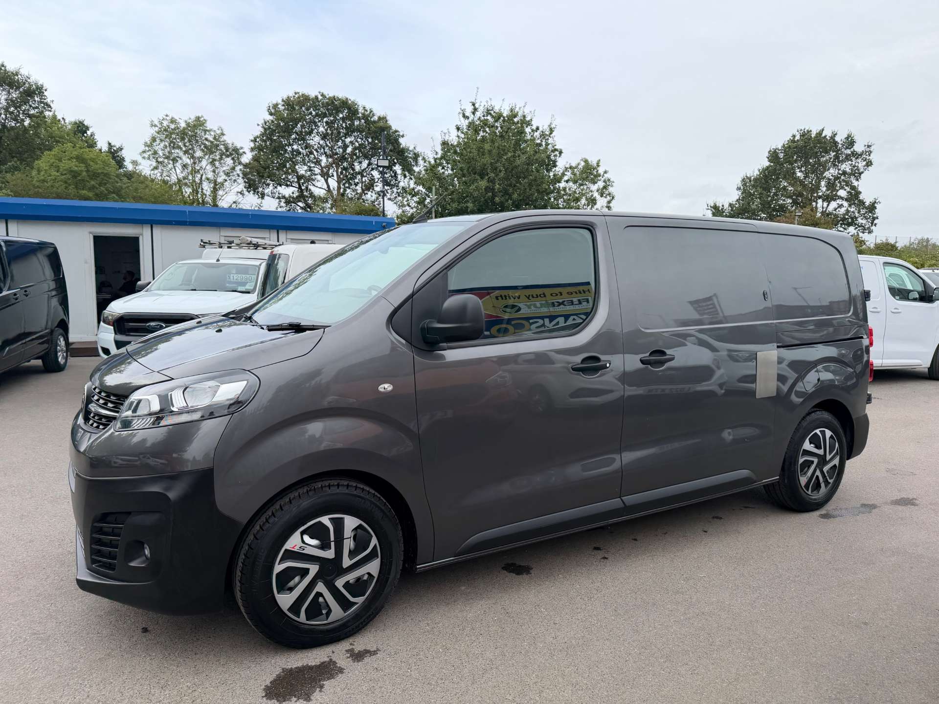 Vauxhall Vivaro 1.5 Turbo D 2700 Dynamic Panel Van 6dr Diesel Manual L1 H1 Euro 6 (s/s) (120 ps) thumbnail 3