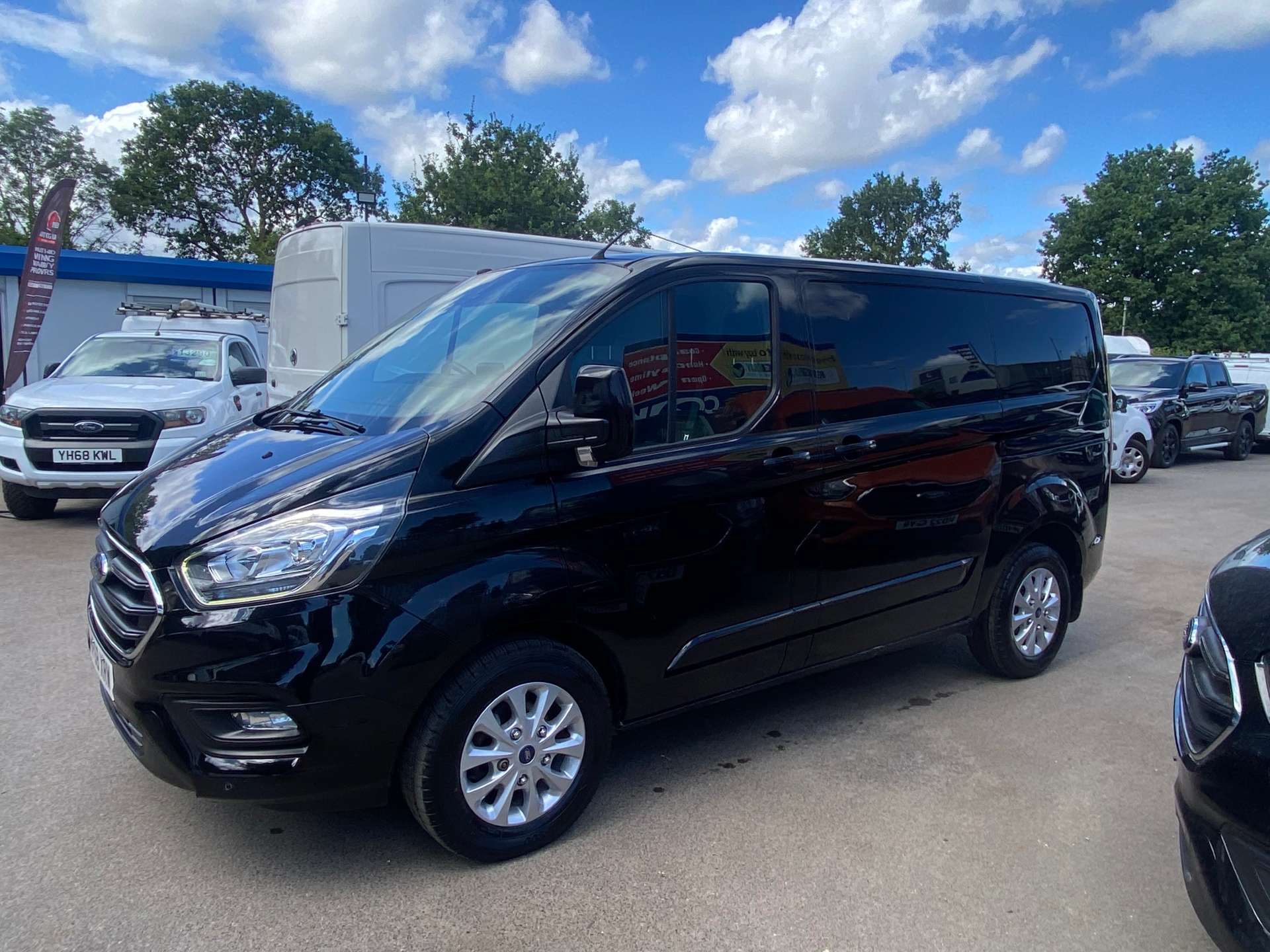 Ford Transit Custom 2.0 280 EcoBlue Limited Panel Van 5dr Diesel Manual L1 H1 Euro 6 (170 ps) thumbnail 3