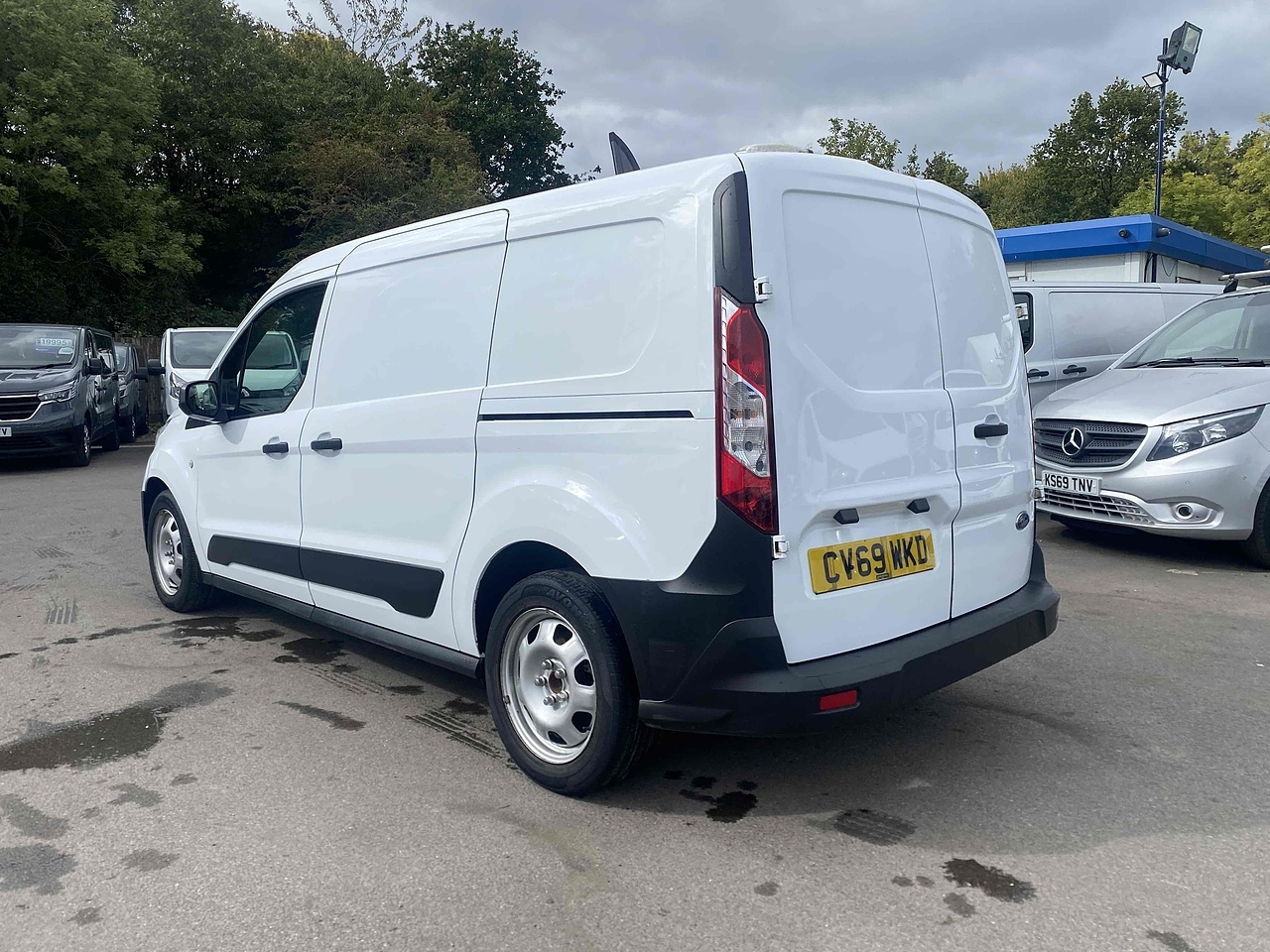 Ford Connect 220 5 SEATER - Thumbnail 4