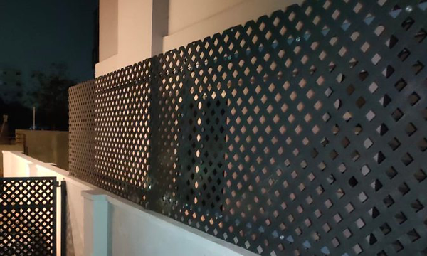 Grey Trellis Fence.png