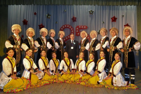 La compagnia di danza Akjondoz proviene dalla Baschiria