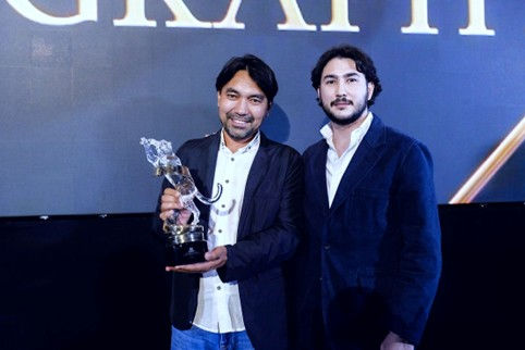 Il Regista kazako Askhat Kuchinchirekov, premiato al festival Spirit of fire