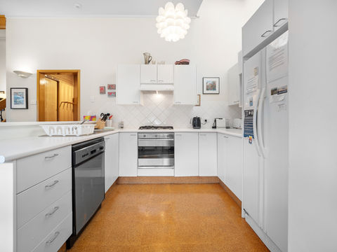 Tombarra 4B Kitchen.jpg