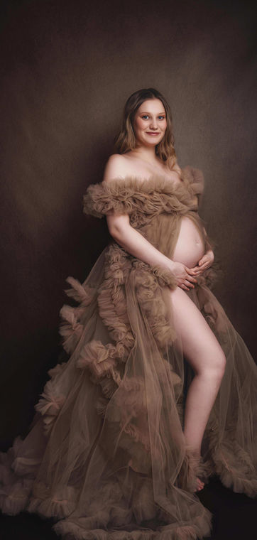 Babybauchshooting im Fotostudio in. Rosenheim, Kolbermoor & München – stilvolle und emotionale Schwangerschaftsfotografie von Elke Plankl. Zeitlose Erinnerungen an die besondere Zeit der Schwangerschaft im professionellen Babybauchshooting Schwangerschaftsshooting