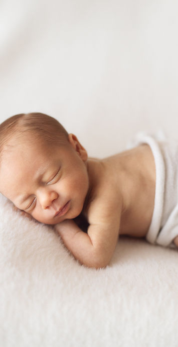 Newbornshooting Rosenheim, Baby auf Beanbag