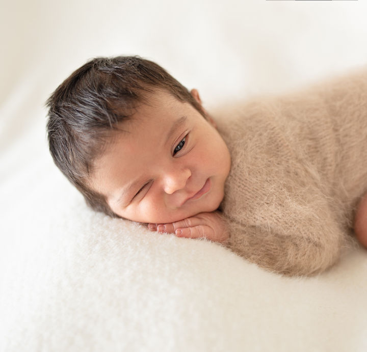 Neugeborenenshooting, Babyfotoshooting, Newbornfotografie, Baby in Eimer, Babybauchshootin