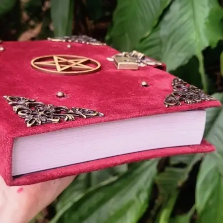Miniatura: Grimório Bordô Aveludado com Pentagrama, A5 250 folhas