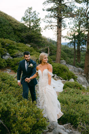 Planning: @whimsyeventservices
Rabbi: Rabbi Evon Yakar
Photographer: @elsaboscarello
Florist: @helianthusfloral
Catering: @cherribc
Beauty: @ladida_beauty, @bronzedebeaut
Bride: @monjduv
Groom: @graffa6
