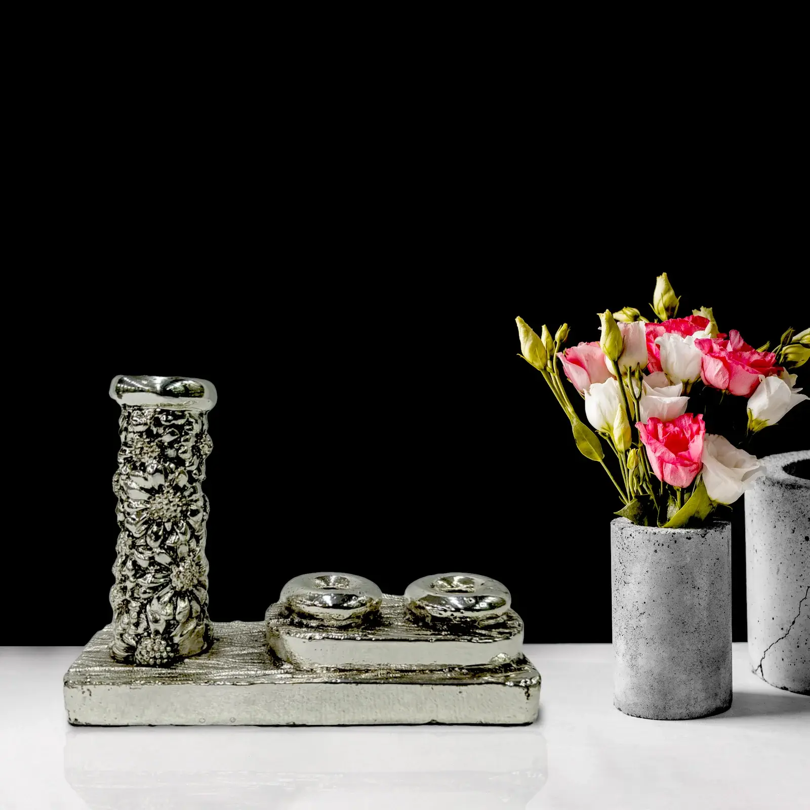 Resin silver pen stand